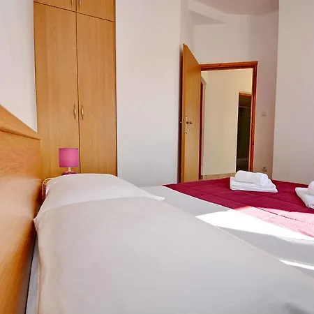 Ivan & Ivana Apartman Vrsi