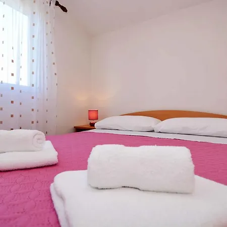 Apartman Ivan & Ivana Vrsi