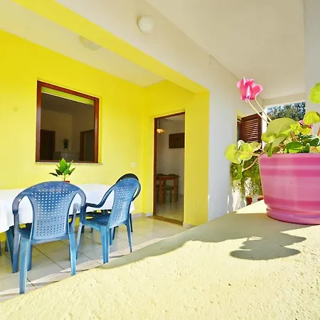 Apartman Ivan & Ivana Vrsi